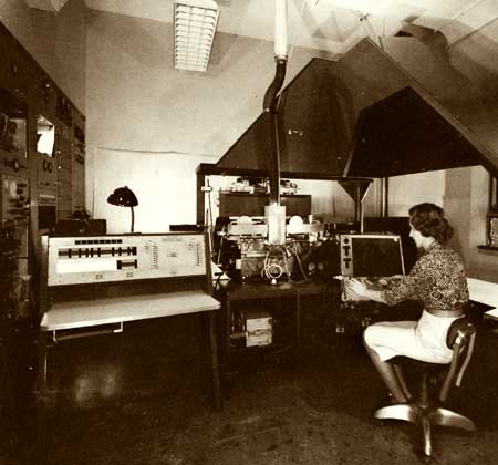 Reading bubble-chamber film with a computer